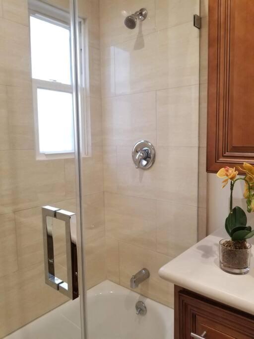 Ferienhaus Luxury And Spacious 5 Bedroom Private House By Melrose Wifi Tv Backyard Free Parking Close To The Grove Hollywood Walk Of Fame *