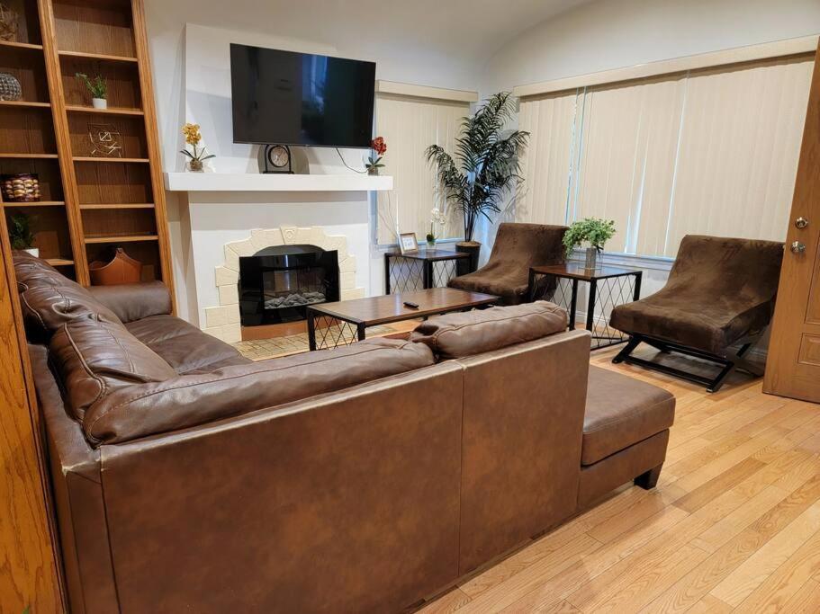 Luxury And Spacious 5 Bedroom Private House By Melrose Wifi Tv Backyard Free Parking Close To The Grove Hollywood Walk Of Fame Ferienhaus *