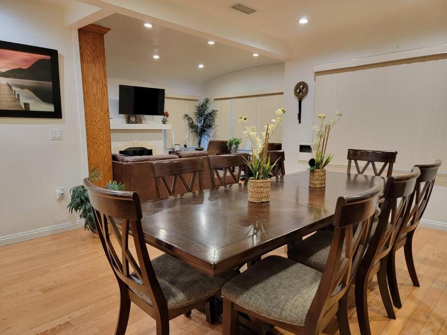 Luxury And Spacious 5 Bedroom Private House By Melrose Wifi Tv Backyard Free Parking Close To The Grove Hollywood Walk Of Fame Ferienhaus Los Angeles